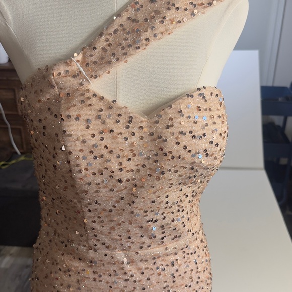 One-Shoulder Sequin Dress - Picture 3 of 9